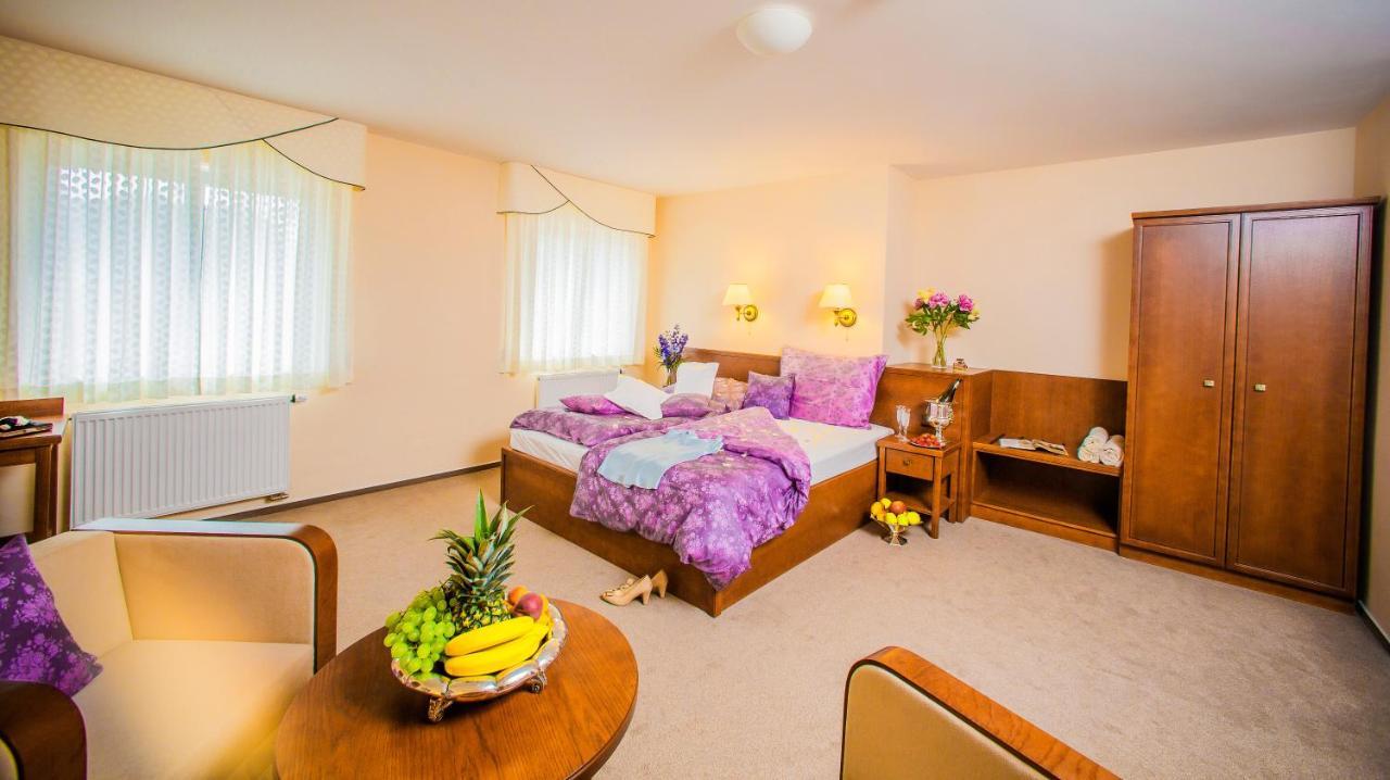 Hotel Manor House Broumov Esterno foto
