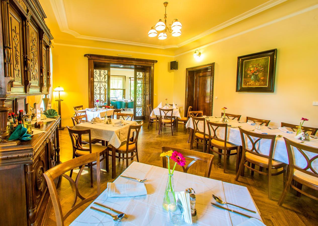 Hotel Manor House Broumov Esterno foto